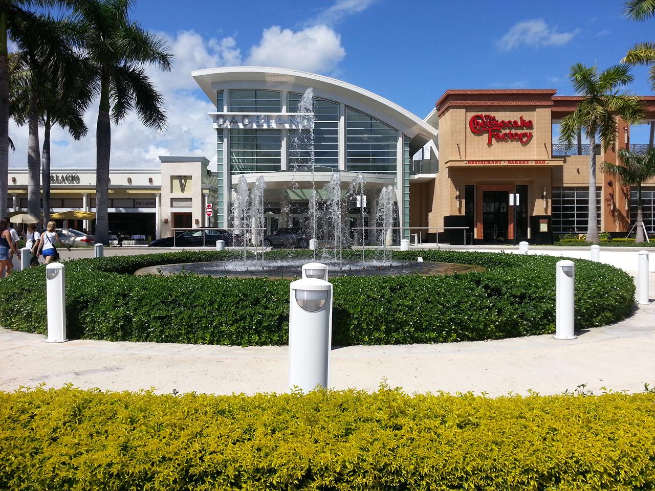 Florida Memory • Fountain at the Dadeland Mall in Miami.